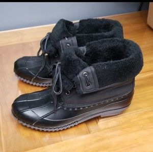 Worn a few times size 9 black duck boots